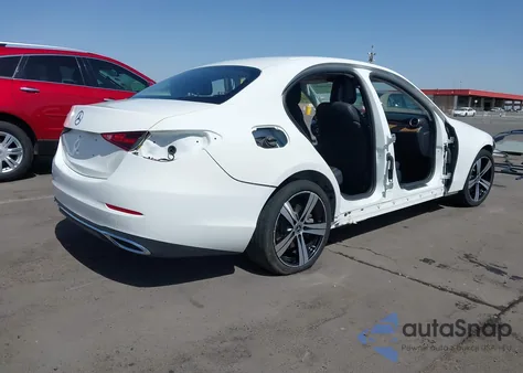 2022 Mercedes-Benz C 300 Sedan z USA, uszkodzony, nr VIN W1KAF4GB5NR010940